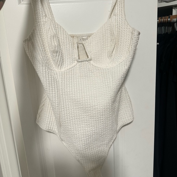 Astr White Shapewear with Textured Knit - Picture 1 of 2